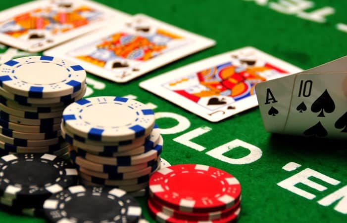Game bài poker trực tuyến đổi thưởng là gì? (Ảnh minh họa)